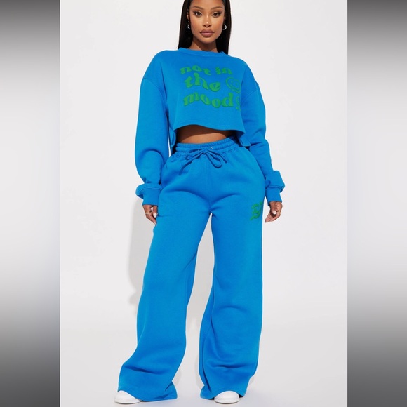 Two piece cropped sweatsuit . Royal and green. Super cute!!!! - Picture 1 of 3